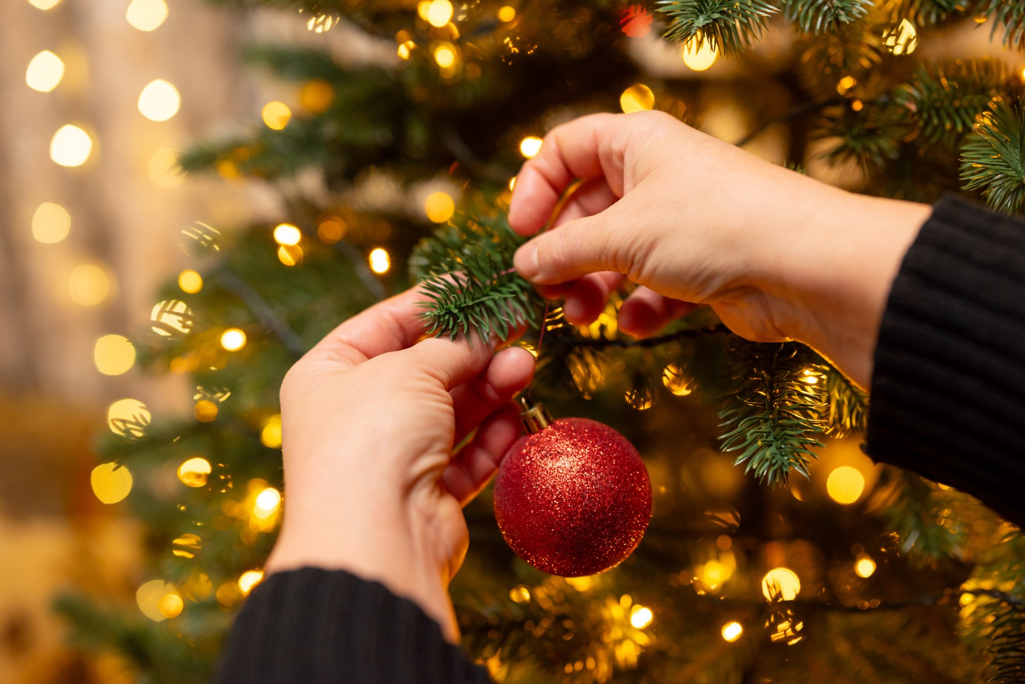Glitterbom ontploft na het opzetten van de kerstboom? Zo maak je hardnekkige glitters schoon