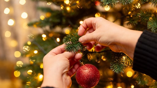 Glitterbom ontploft na het opzetten van de kerstboom? Zo maak je hardnekkige glitters schoon