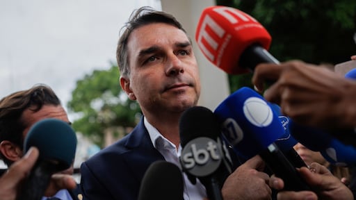 Veroordeelde oud-president Bolsonaro schuift zoon naar voren als presidentskandidaat