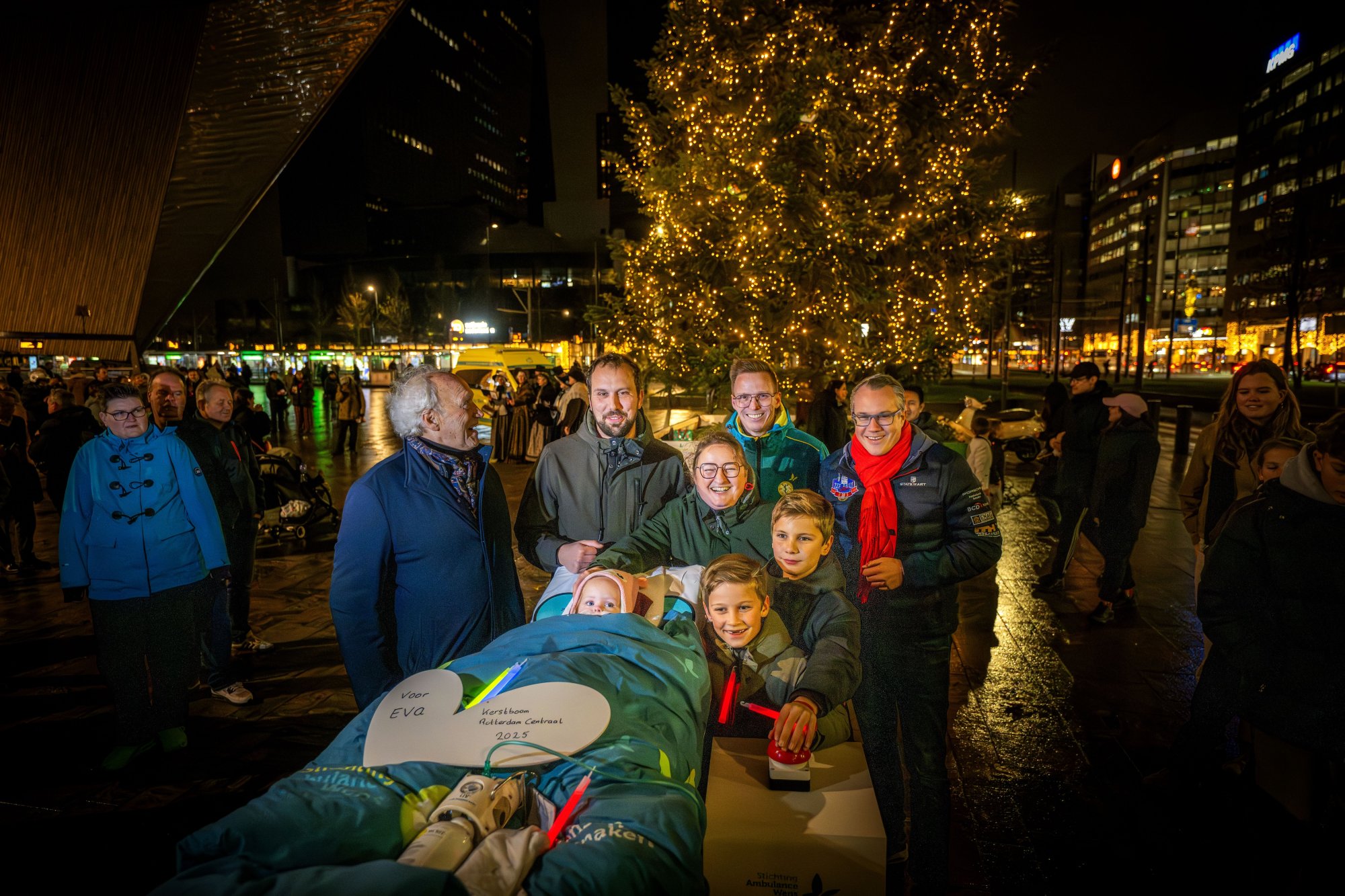 Zieke Eva (5) vult Rotterdam Centraal met licht: 'Haar laatste wens'