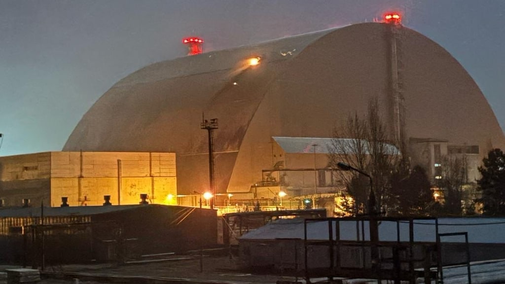 De overkapping van de reactor in Tsjernobyl.