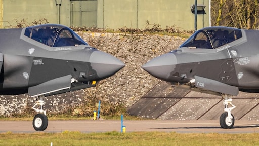 Twee gevechtsvliegtuigen opgestegen vanaf Volkel na onbekend toestel in luchtruim