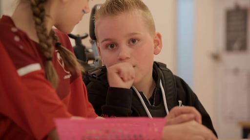 9-jarige Logan uit Niet klein te krijgen verliest steeds meer zijn geheugen: 'Ik weet niet of hij je nog gaat herkennen'