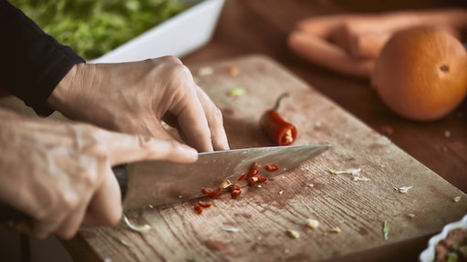 Hete peper aan je vingers? 7 tips om het eraf te krijgen