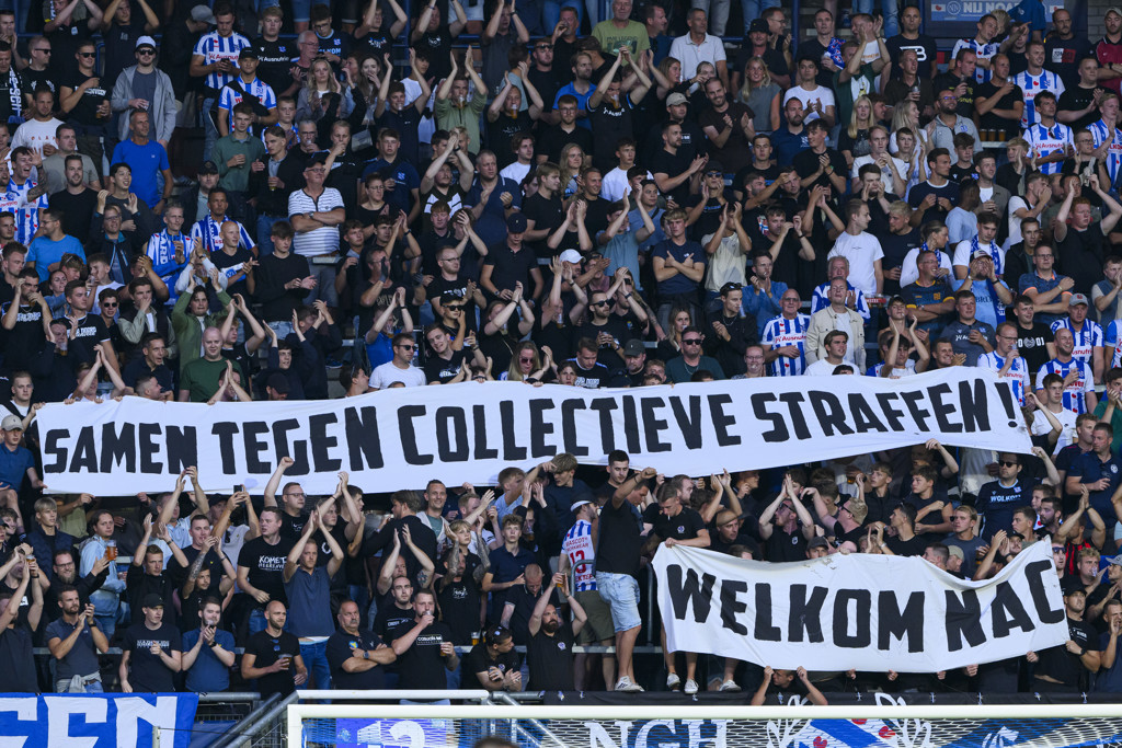 Supportersprotest op de tribune van SC Heerenveen