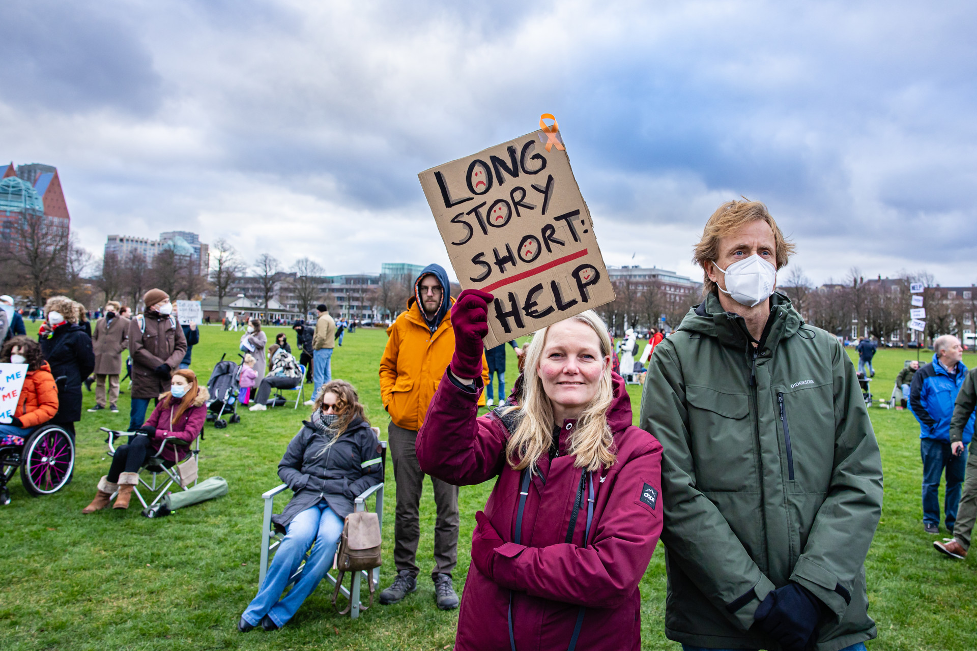 Eind november vond op het Malieveld het PAIS Protest plaats: een demonstratie voor erkenning en betere zorg voor mensen met Post Acute Infectieuze Syndromen (PAIS), waaronder Long Covid, Lyme, Q-koorts, Post Sepsis en ME.
