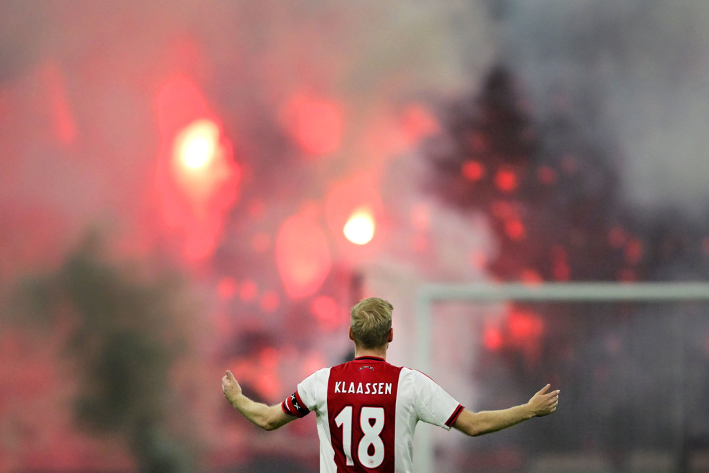 Lege F-side tijdens de klassieker, maar wat is de situatie in de voetbalstadions?