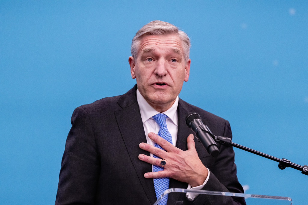 Voortgang formatie besproken in Kamer, volg hier debat over eindverslag Buma