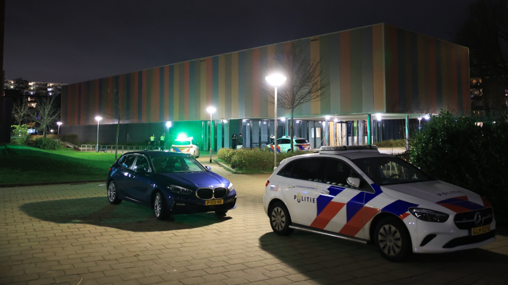 20 mensen met gehoorschade nadat vuurwerk in sporthal wordt gegooid