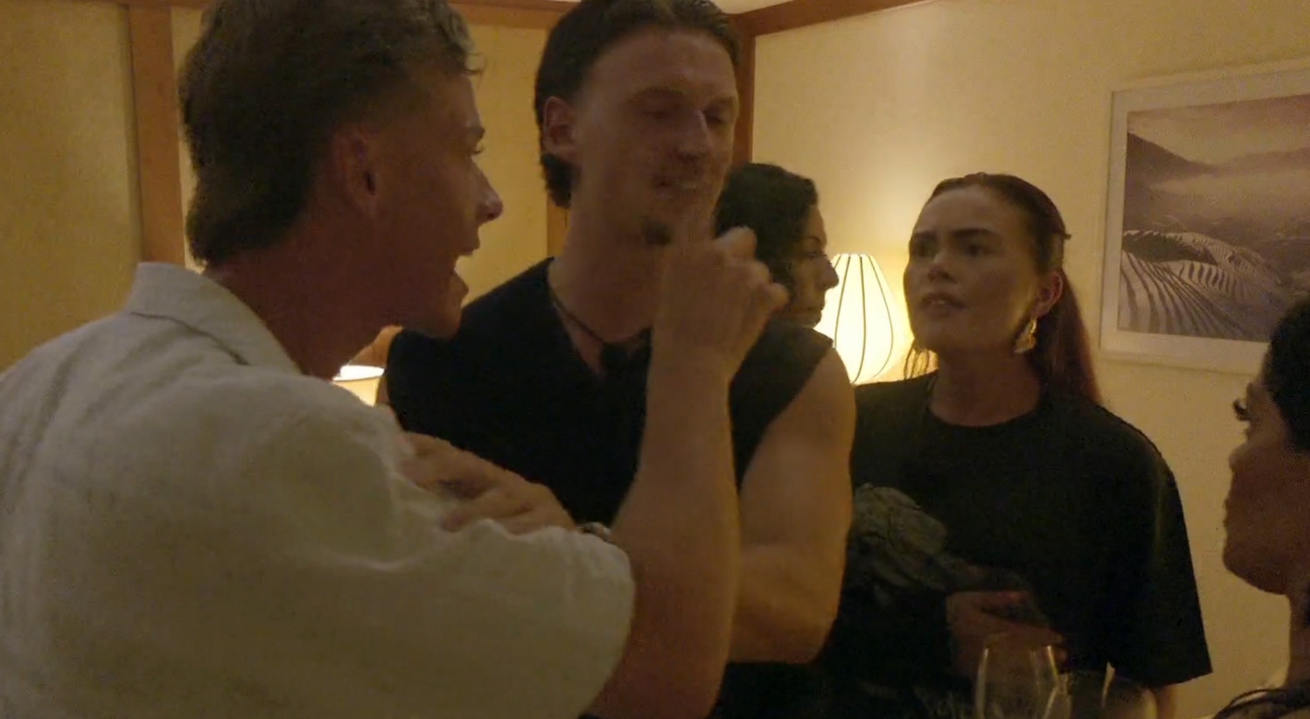 Zoë en Jeffrey gaan volledig door het lint in Paradise Hotel: 'Ik heb schijt aan jou'