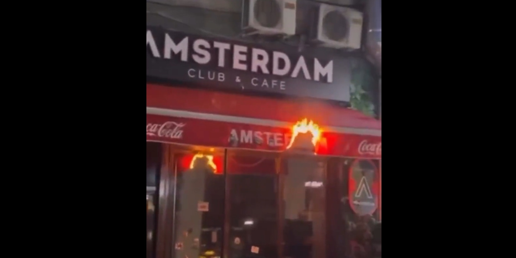 Duizenden Feyenoordfans in Boekarest, luifel 'club Amsterdam' in brand