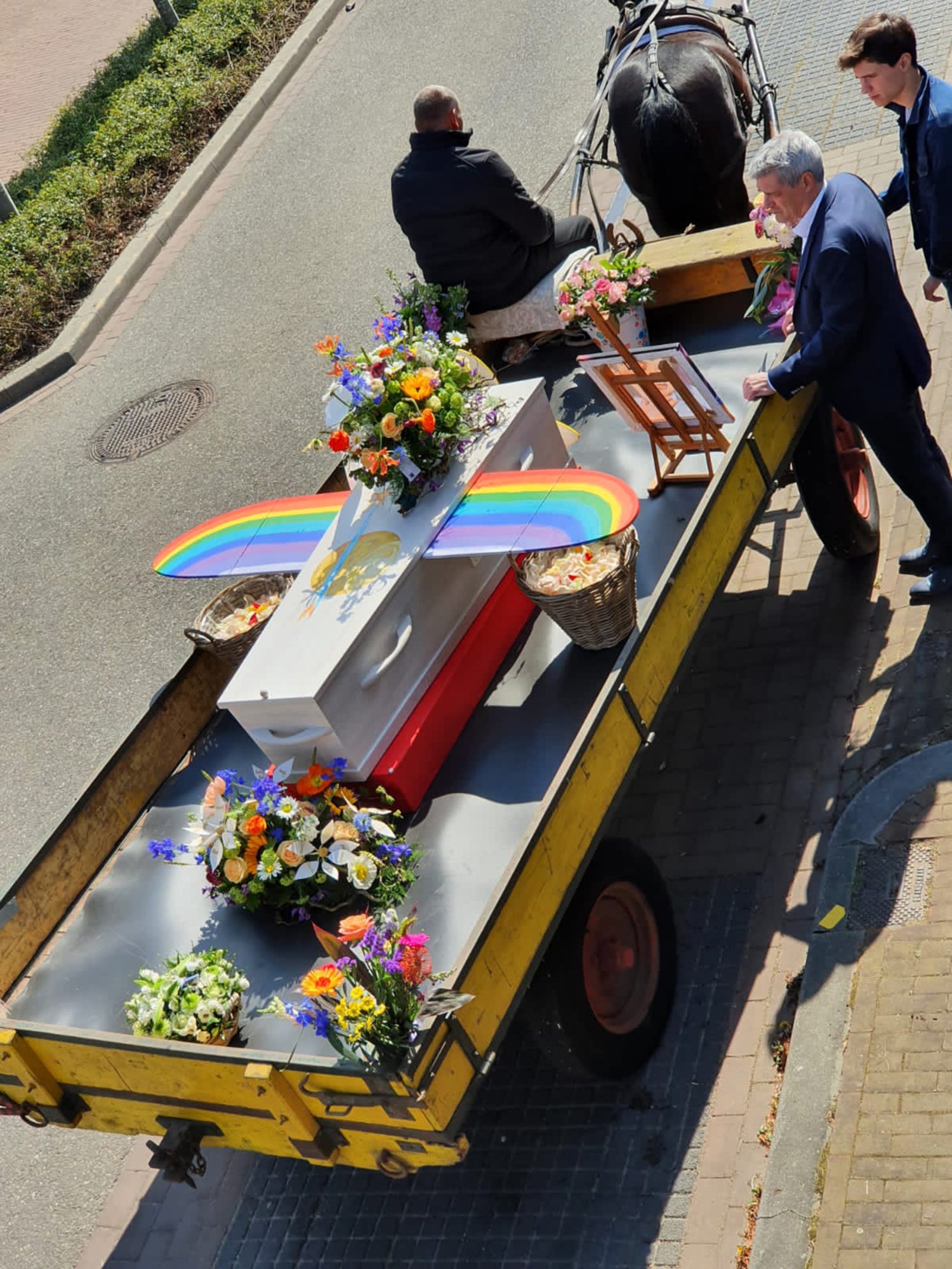 Ouders beschrijven de uitvaart van hun kind: 'Zwaar maar toch ook licht'