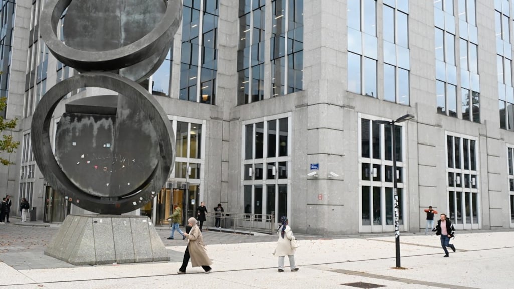 Russen voeren druk op: rechtszaak en dreigementen om EU-plan rond bevroren tegoeden