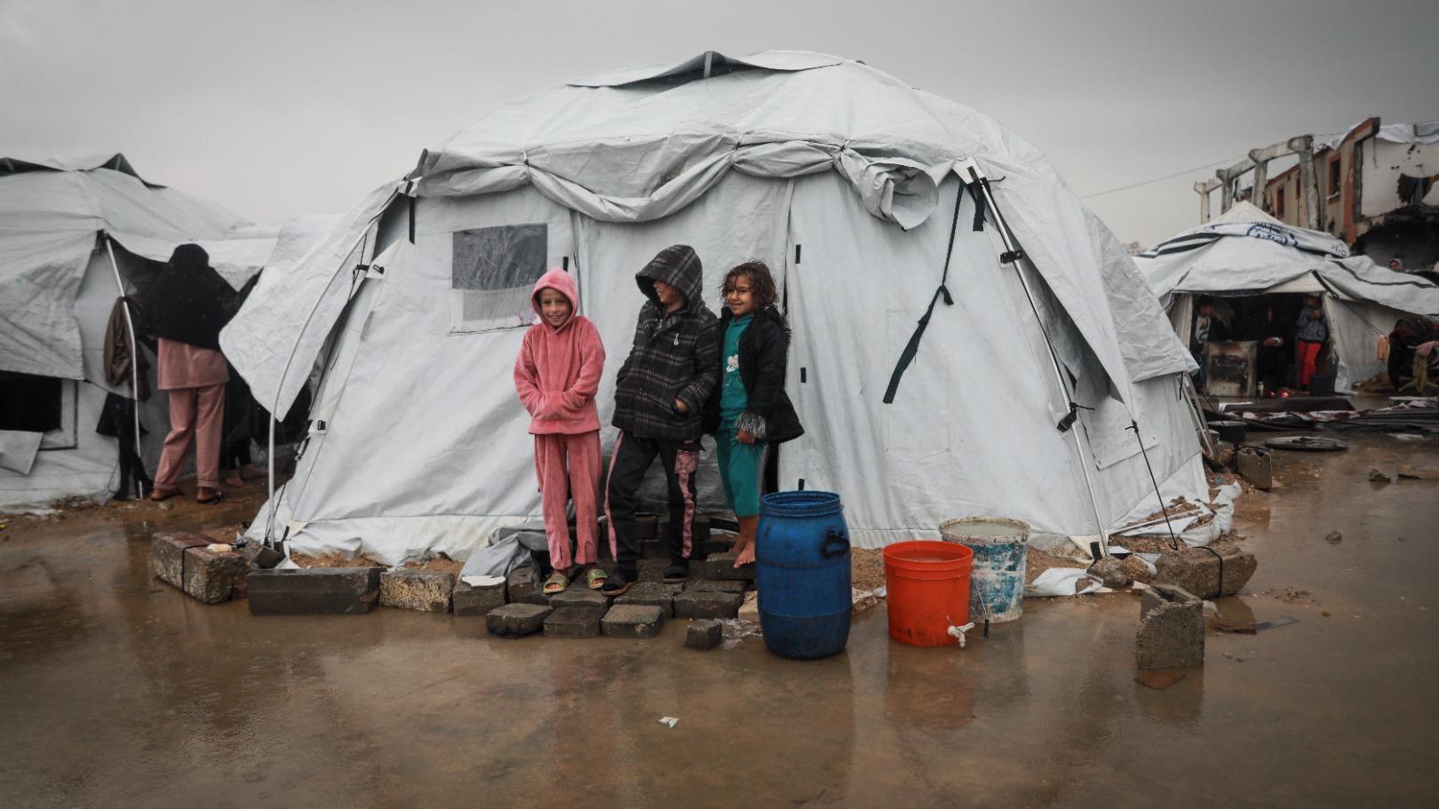 Palestijnen kampen met overstromingen na hevige regenval in Gaza op 12 december 2025. Foto: ANP / Abdalhkem Abu Riash / Anadolu