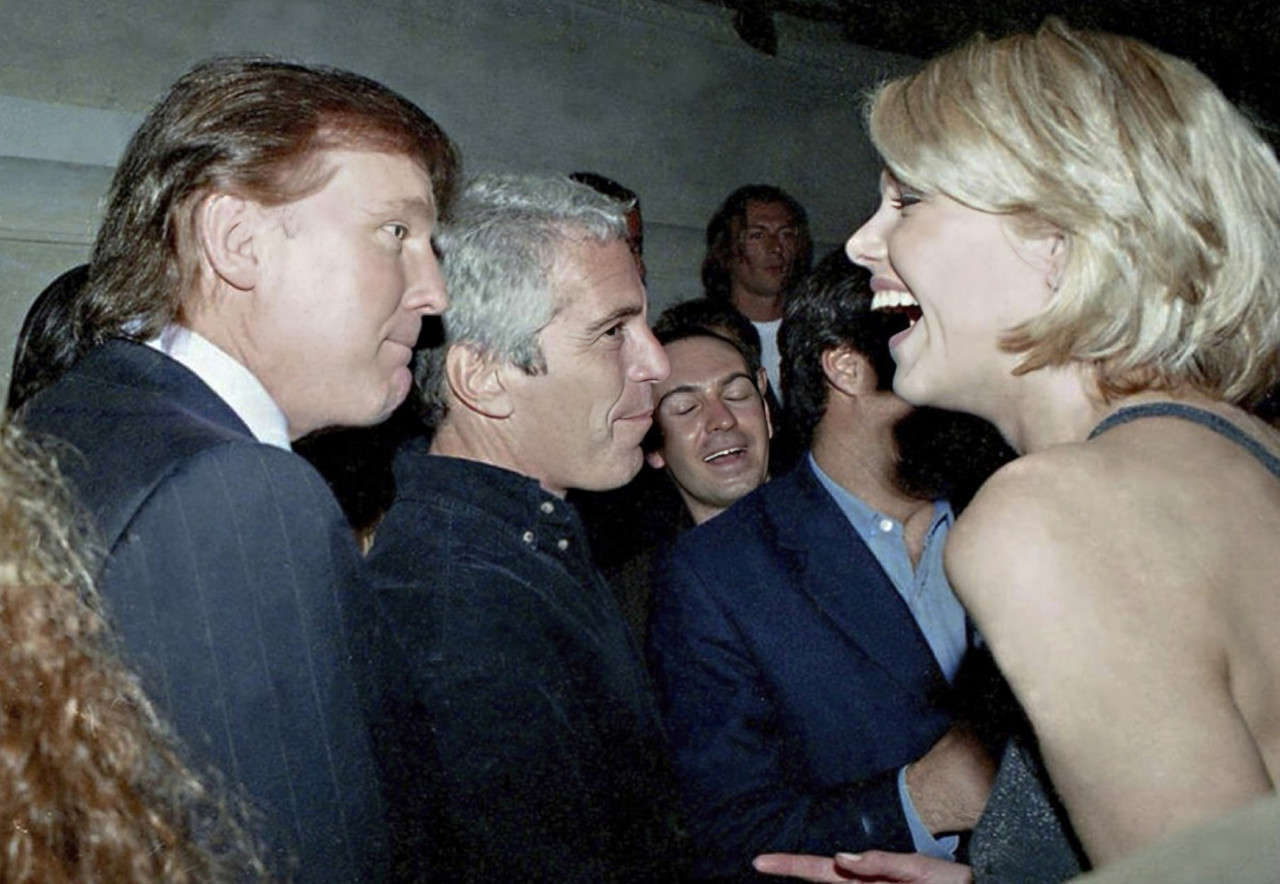 Nieuwe foto&#x27;s Jeffrey Epstein met Trump, Woody Allen en Bill Clinton vrijgegeven