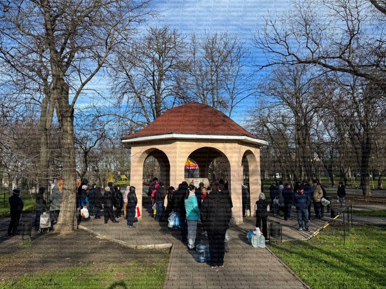 Inwoners van Odesa in de rij voor water. Foto: Dumskaya Media Odesa