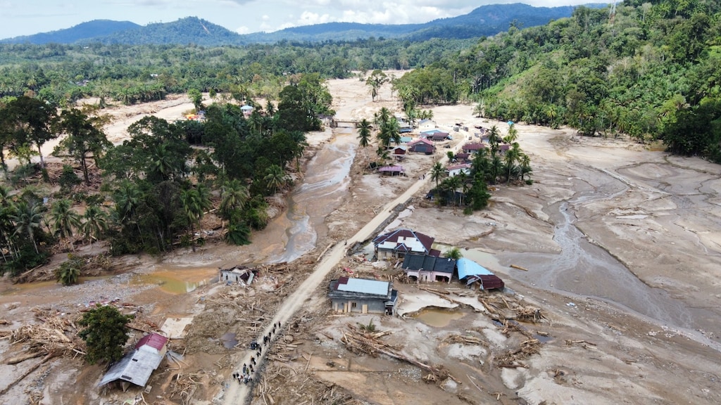 Land weggevaagd door flash floods in Batang Toru, in Noord-Sumatra.