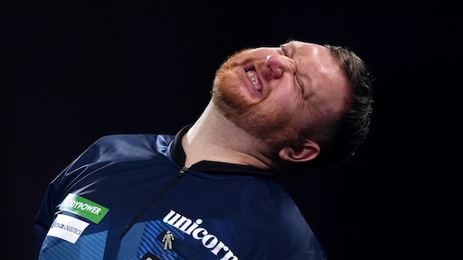 Nieuwe beelden: doorgedraaide darter dooft vuurwerksproeier op WK