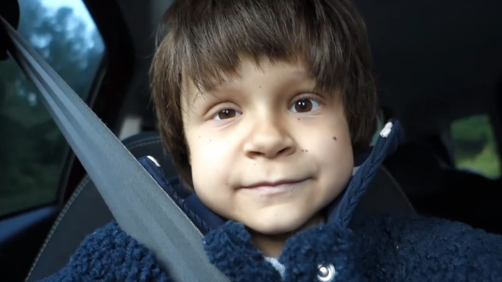 Niet klein te krijgen toont het turbulente laatste jaar van 12-jarige Francesca