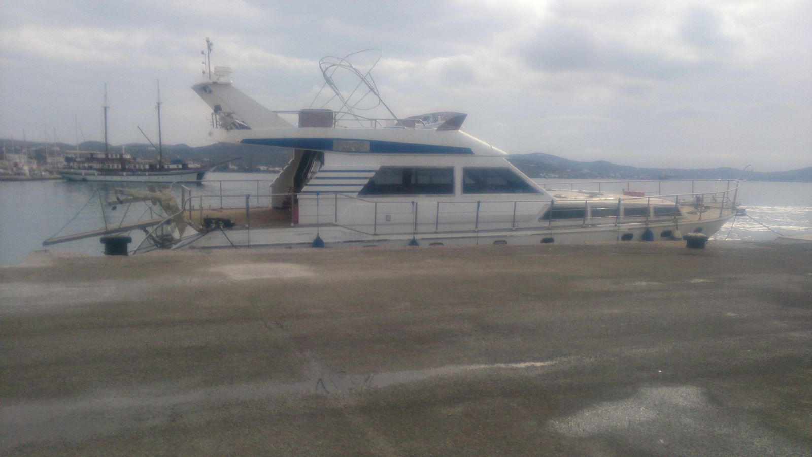 De boot waarop het gezin zat. 