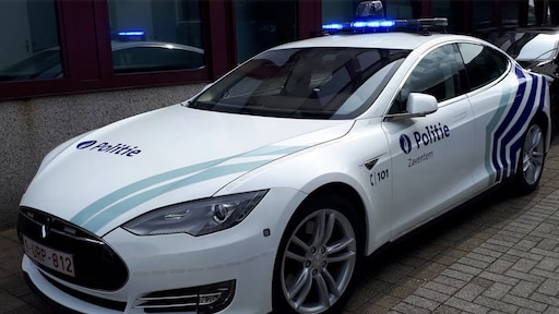 Tesla Belgische politie staat al zes jaar te verstoffen in garage door administratieve fout