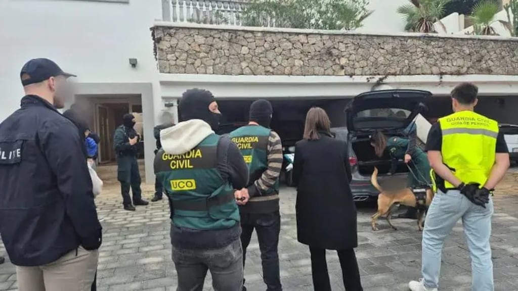 Arrestaties op Ibiza en in Nederland: 'Vader en zoons achter drugsimperium'