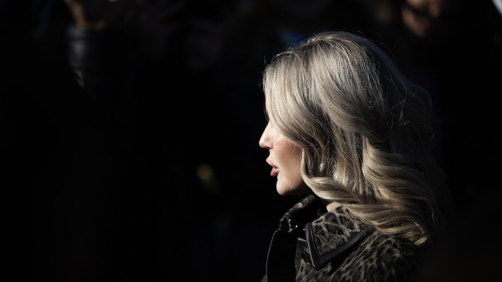 Ophef over 'nietsontziende' serie portretfoto's van mensen rond Trump