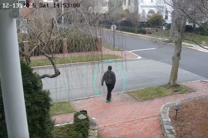 Nieuwe beelden van de mogelijke dader.