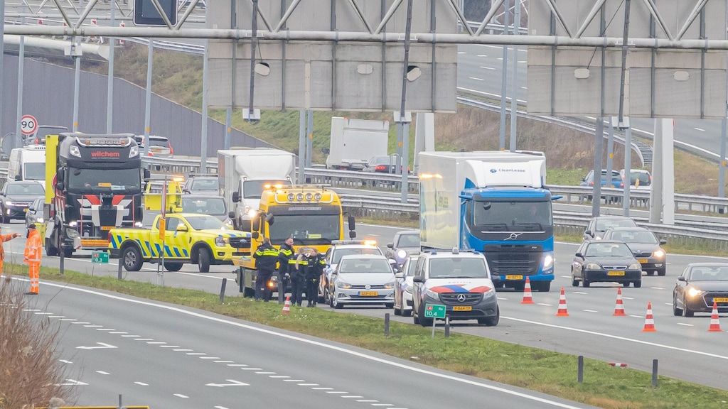 Gewapende overval op vrachtwagen op A1, verdachten nog voortvluchtig