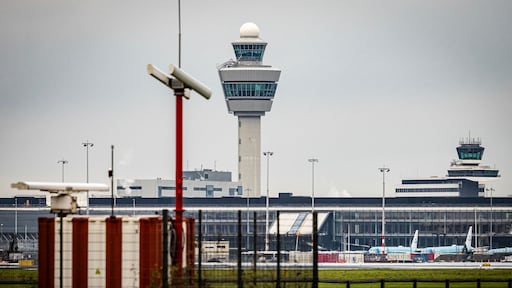Storing in bagagesysteem Schiphol: duizenden reizigers zonder koffer