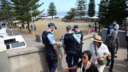 Zeven mannen aangehouden in Sydney om banden met schutters Bondi