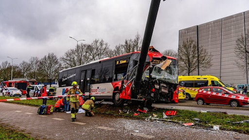 Groot ongeluk met stadsbus in Nijmegen, 8 mensen naar het ziekenhuis