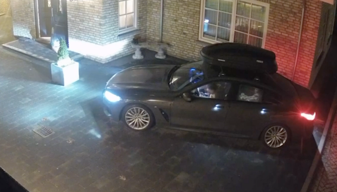 Auto Bredase volkszanger gestolen met kleine kinderen op de achterbank