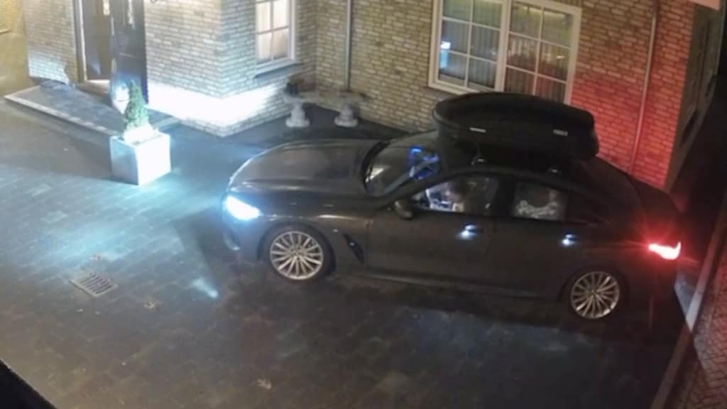 Auto Bredase volkszanger gestolen met kleine kinderen op de achterbank