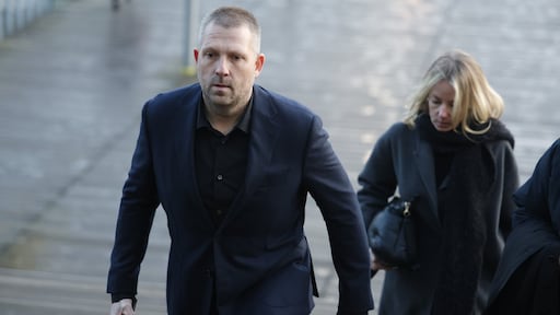 Justitie eist celstraf en boete tegen sterrenchef Nick Bril, die met auto over hulpkok reed