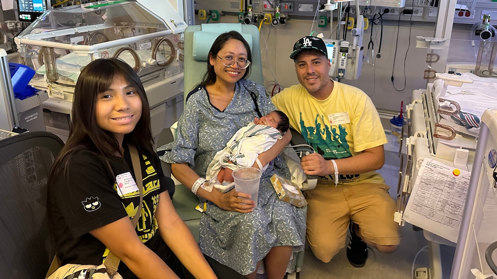 De familie Lopez met baby Ryu in het ziekenhuis na de geboorte