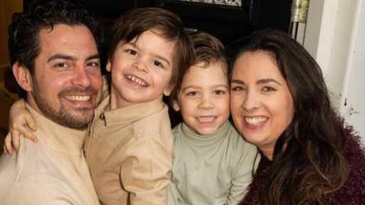 Van kersttruien tot glamour looks: BN'ers sturen hun kerstgroetjes via social media