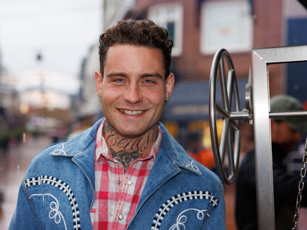 Douwe Bob zou het liefst willen zuipen, gebruiken en scheiden: 'Dat is een monster dat in mij leeft'