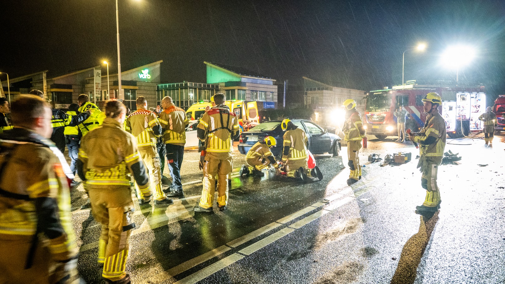 Zeven gewonden bij zwaar ongeluk met meerdere auto's in Alphen aan den Rijn