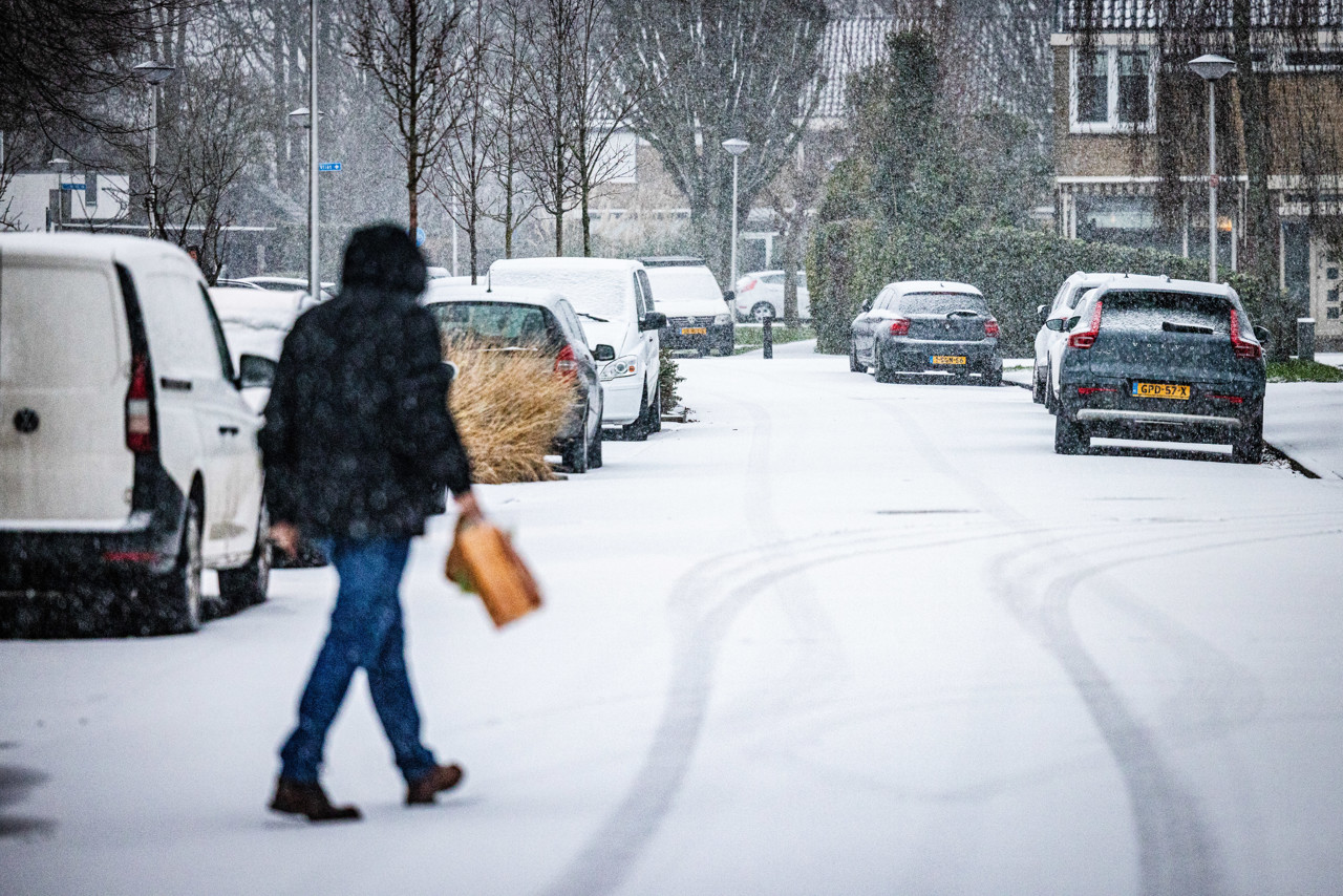 Winters weer en werk: mag je thuisblijven of moet je verschijnen?
