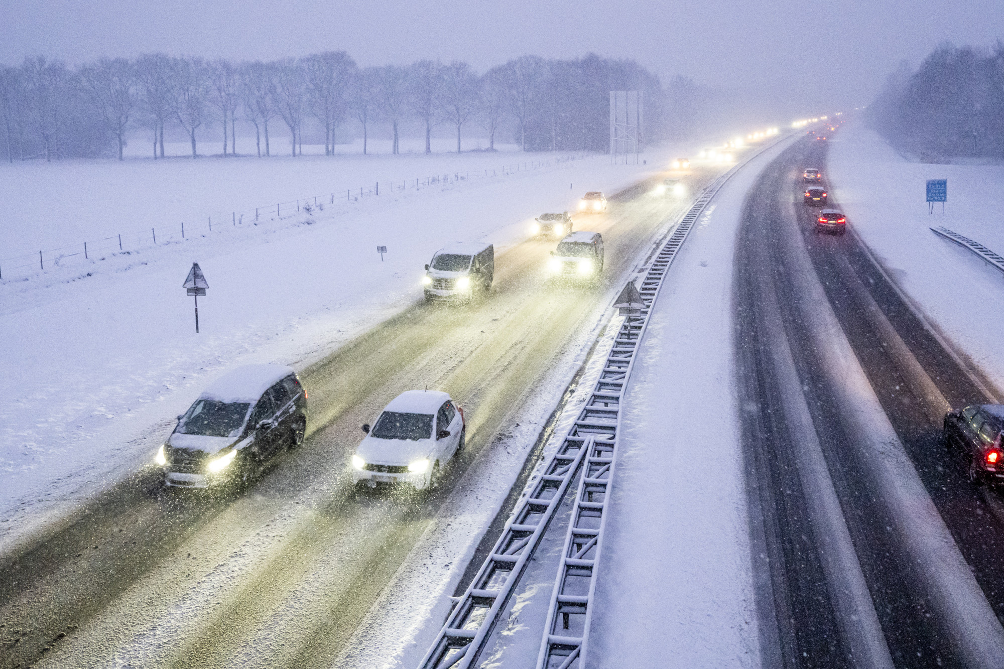Trein- en vliegverkeer ontregeld, zwaarste ochtendspits sinds 2024