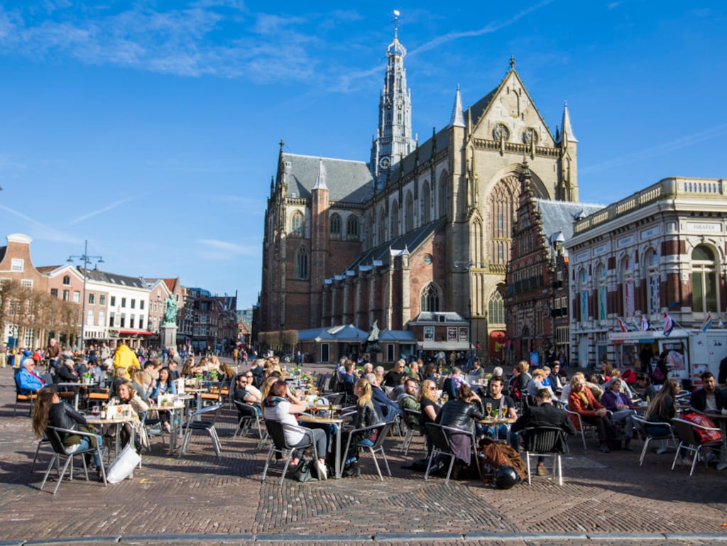 Baas leest privé-appjes en moet werknemers elk 2000 euro betalen