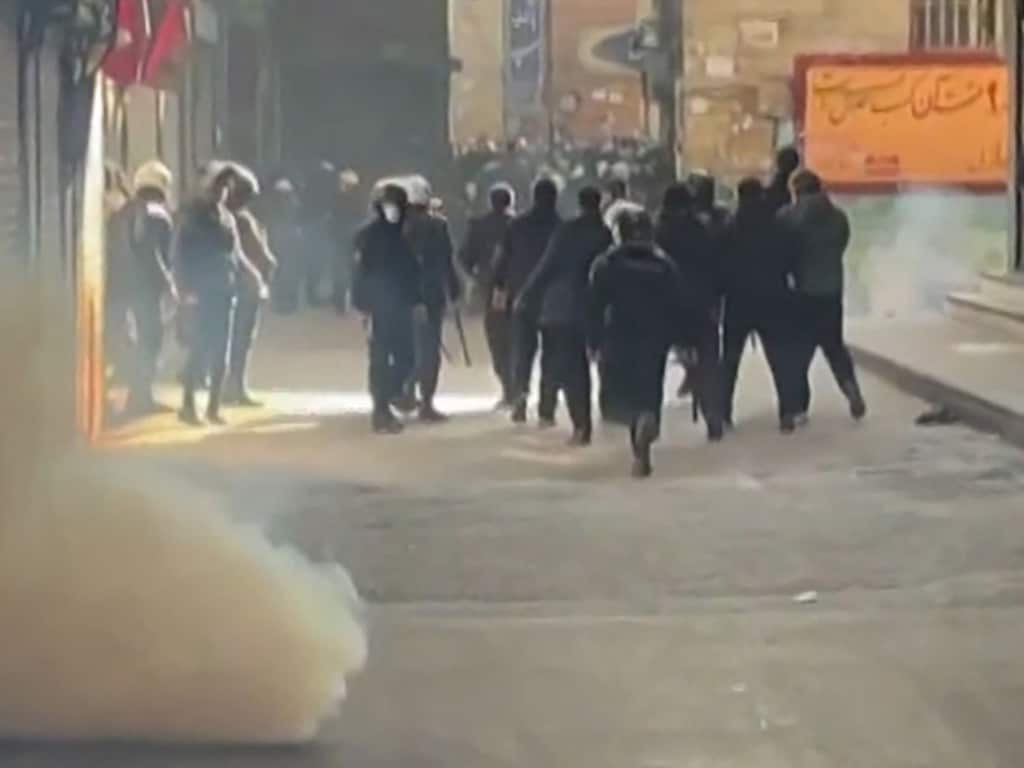 Iraniërs blijven demonstreren, Teheran geeft VS de schuld