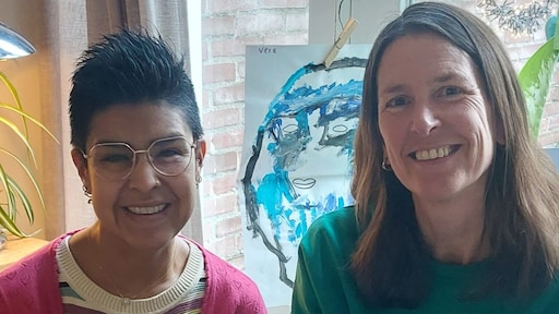 Josette zag dat Monieks vader door het ijs zakte en overleed, jaren later ontmoetten ze elkaar