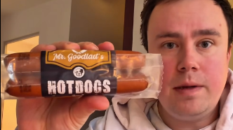 Albert Heijn legt hondenvoer in verkeerde schap: Snackspert at het nietsvermoedend op