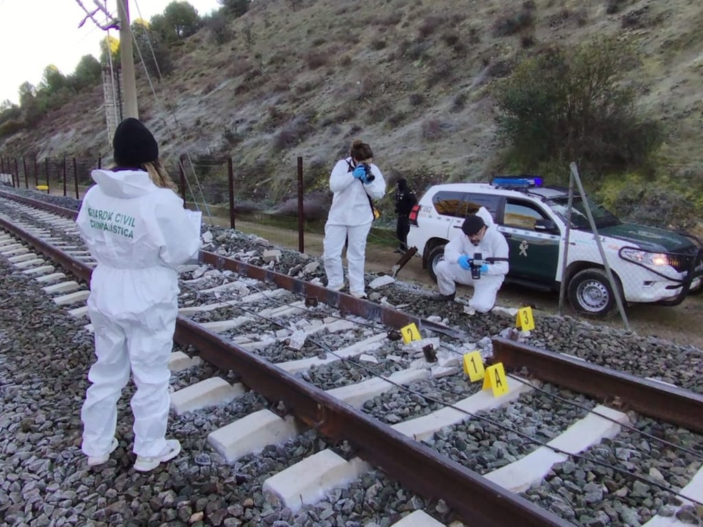 Gat in rails gevonden vlak bij rampplek Spanje, nog tientallen vermisten