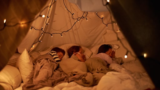 Feline wil niet dat haar dochter (7) bij vriendinnetjes logeert: 'M'n man vindt dit onzin'