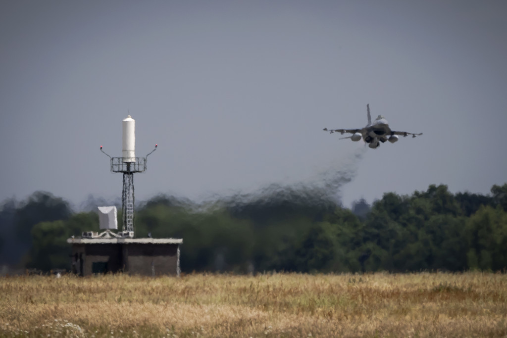 Marechaussee neemt drone in beslag bij vliegbasis Volkel, verdachte verhoord
