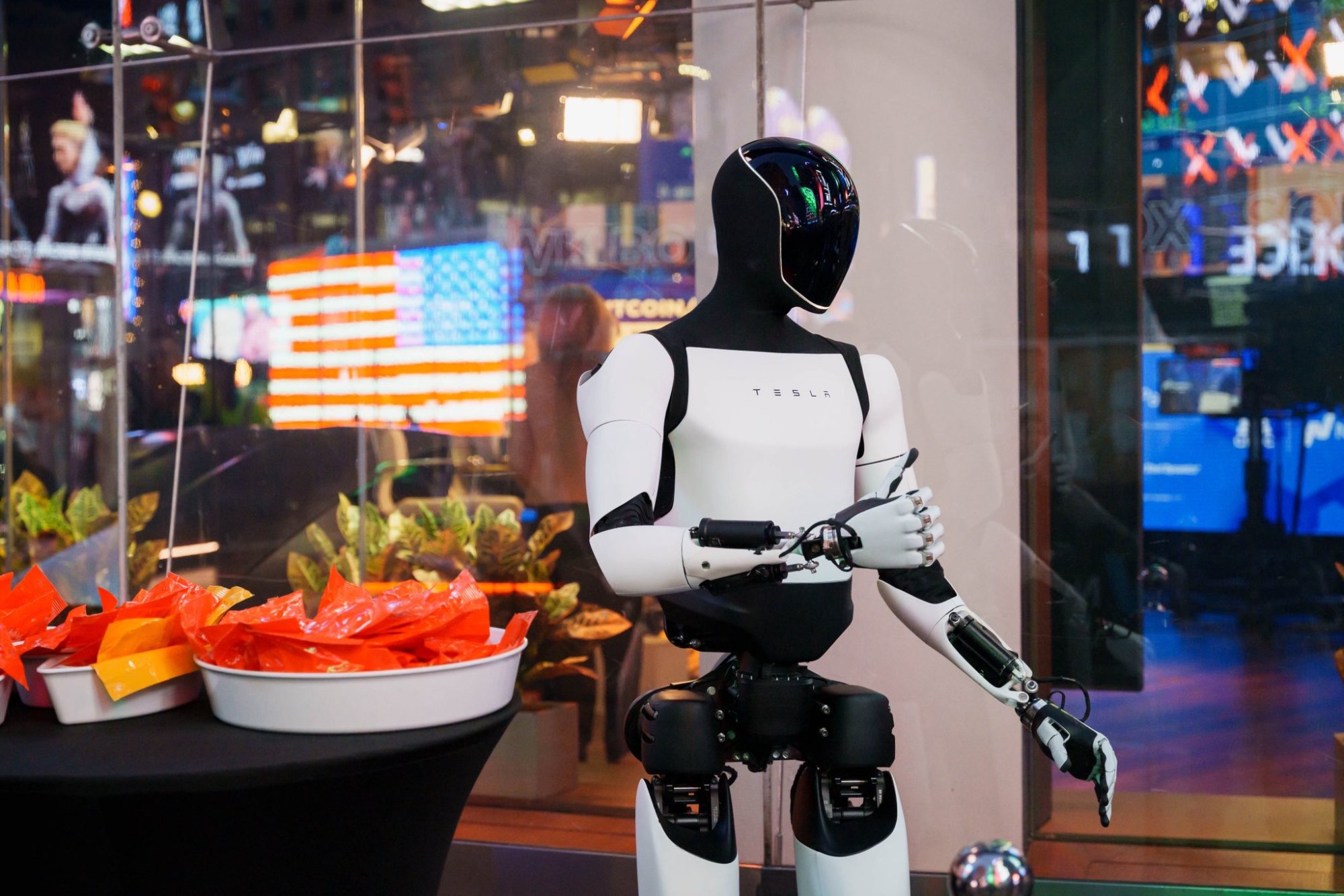 Tesla wil mensachtige robot Optimus eind 2027 verkopen aan particulieren