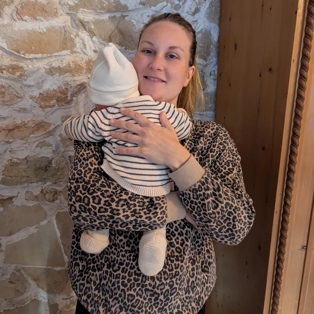 Familie Verleg uit Een huis vol emigreert geniet van eerste kraamweek met baby  Odin